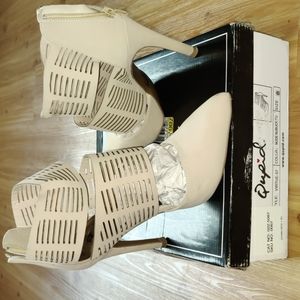 Qupid Virtue, Nude, size 8 women's